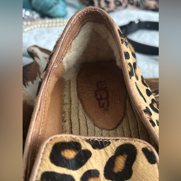 Women's Ugg SANDRINNE CALF HAIR LEOPARD LOAFER - Picture 9 of 13